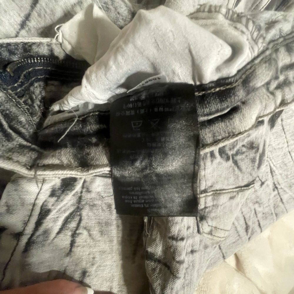Gray Distressed Jeans - Picture 7 of 9